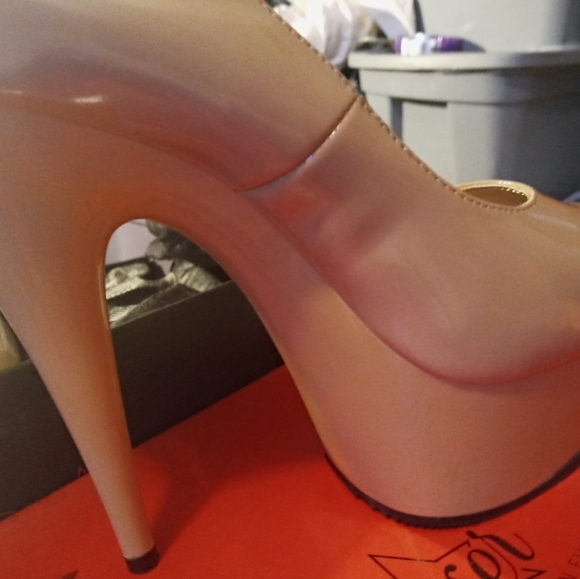 Heels - Picture 2 of 2